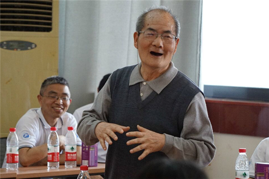 5、昔日老师在会上发表讲话