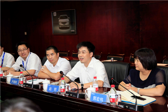 浙江吉利汽车研究院有限公司党委书记赵熙在会上发言